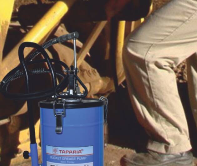 BUCKET GREASE PUMP AND GUN